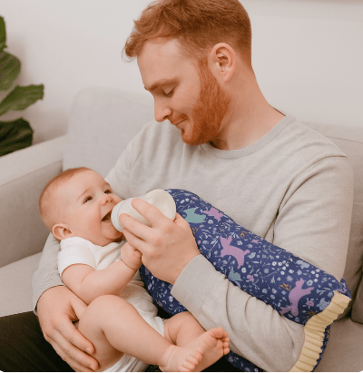 COUSSIN-ALLAITEMENT-TUYAU-papa-bebe-boit