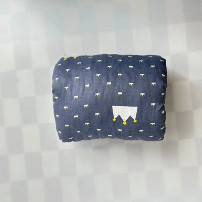COUSSIN-ALLAITEMENT-YATA-BLEU-FONCE-COURONNE