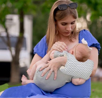 COUSSIN-ALLAITEMENT-bras-zigzag-MAMAN-BEBE