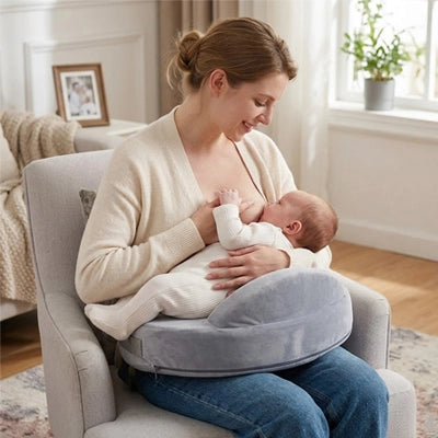 Coussin-allaitement-maman-bebe-boit-sein