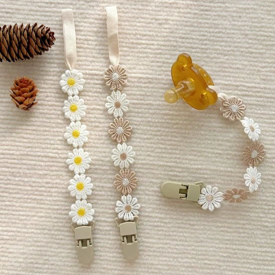 Attache-tetine-daisy-ajustable