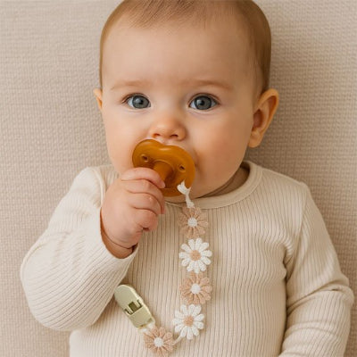 Attache-tetine-daisy-bebe-content