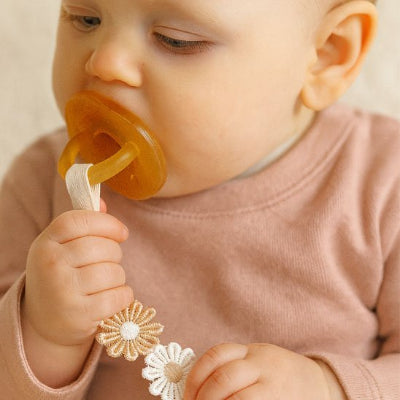 Attache-tetine-daisy-efficace