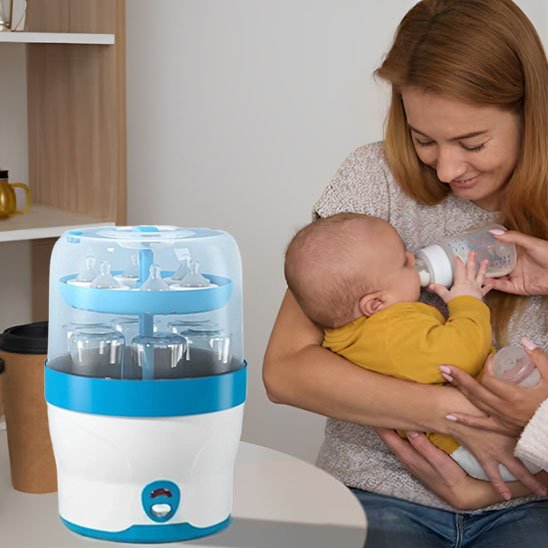 Sterilisateur-biberon-Mariana-maman-bebe-regarde